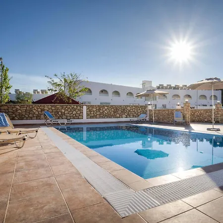 Persis Villa Lardos